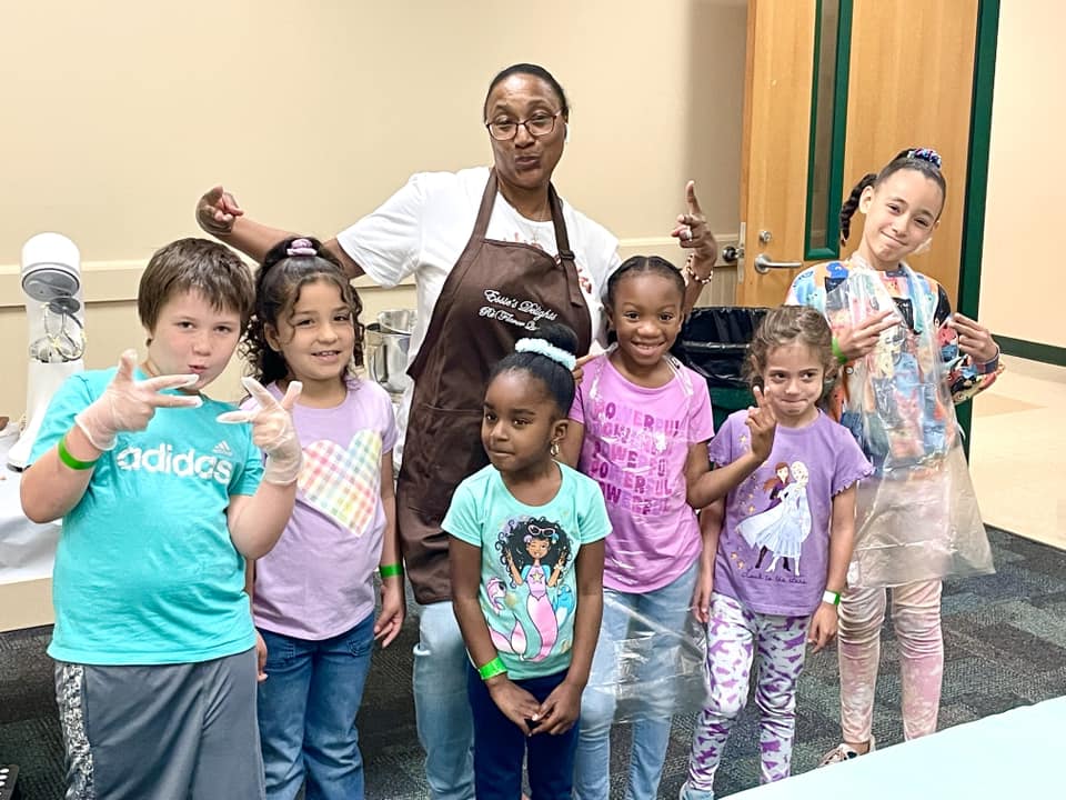 kids in baking class